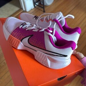 Women’s Nike Zoom Pickleball Sneakers NEW!